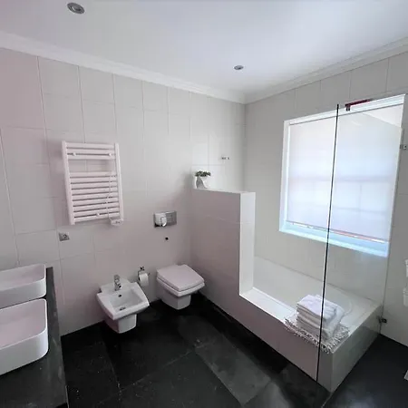 Vila Casa Do Ananas, Cliff-top/ocean-front Villa, Pico *