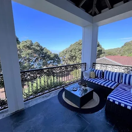 Casa Do Ananas, Cliff-top/ocean-front Villa, Pico Vila Lajes do Pico