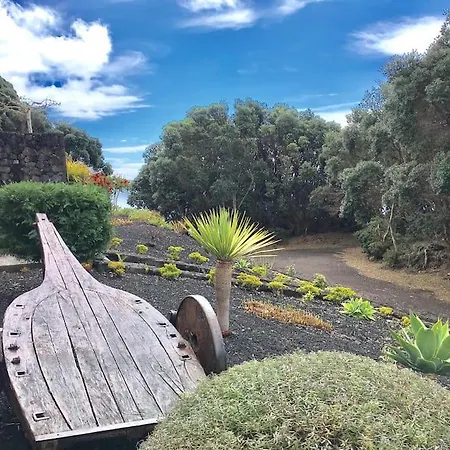 Casa Do Ananas, Cliff-top/ocean-front Villa, Pico *