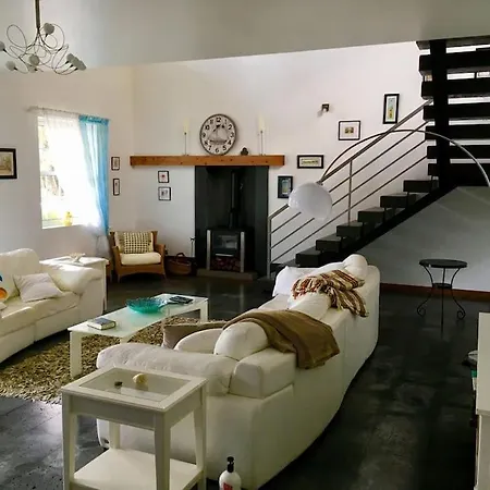 Vila Casa Do Ananas, Cliff-top/ocean-front Villa, Pico *