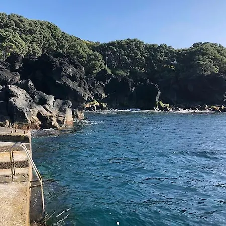 Casa Do Ananas, Cliff-top/ocean-front Villa, Pico * Lajes do Pico