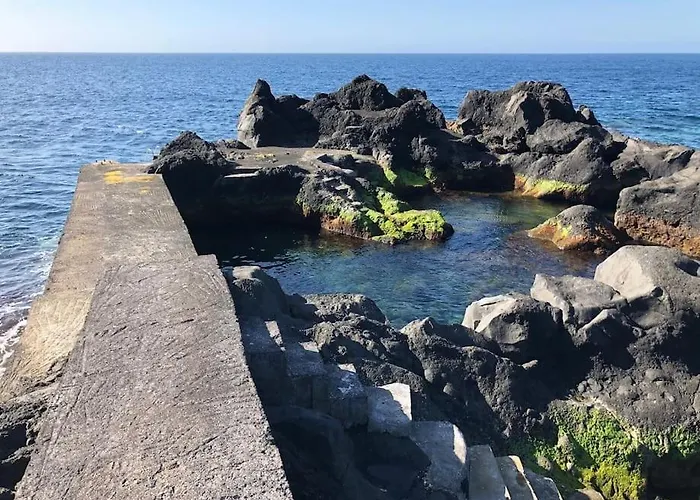 Casa Do Ananas, Cliff-top/ocean-front Villa, Pico * Lajes do Pico