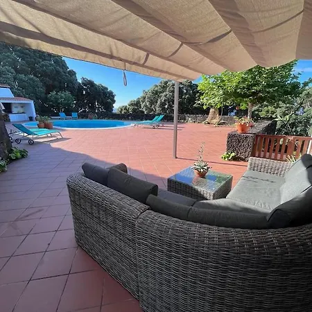 Casa Do Ananas, Cliff-top/ocean-front Villa, Pico *