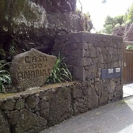 Casa Do Ananas, Cliff-top/ocean-front Villa, Pico * Lajes do Pico