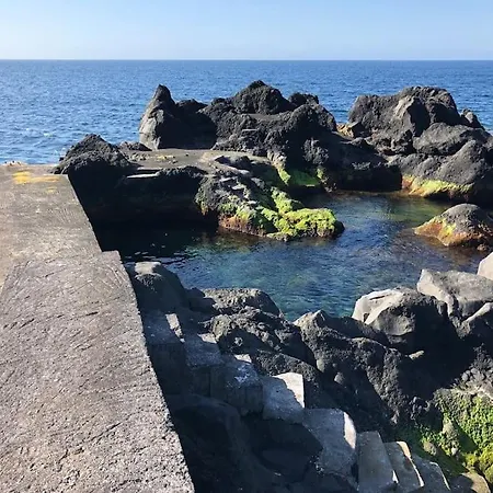 Casa Do Ananas, Cliff-top/ocean-front Villa, Pico * Lajes do Pico