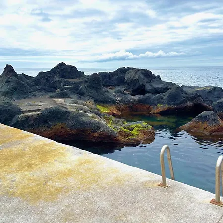 Casa Do Ananas, Cliff-top/ocean-front Villa, Pico * Lajes do Pico