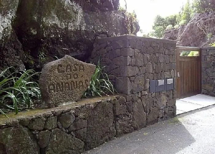 Casa Do Ananas, Cliff-top/ocean-front Villa, Pico * Lajes do Pico