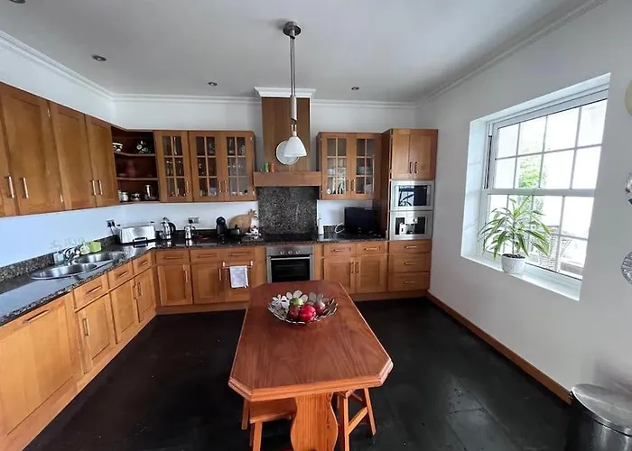 Villa Casa Do Ananas, Cliff-top/ocean-front Villa, Pico *