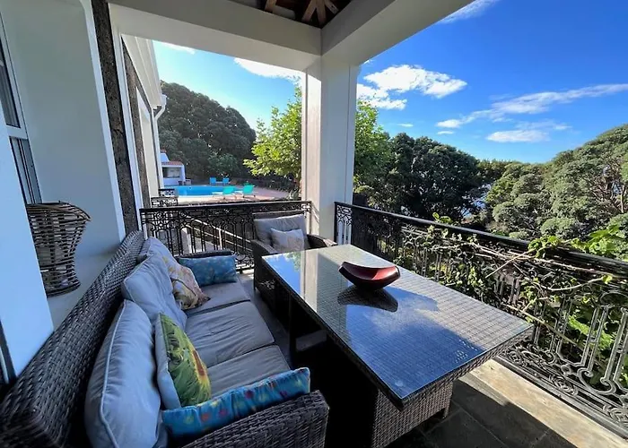 Casa Do Ananas, Cliff-top/ocean-front Villa, Pico * Lajes do Pico